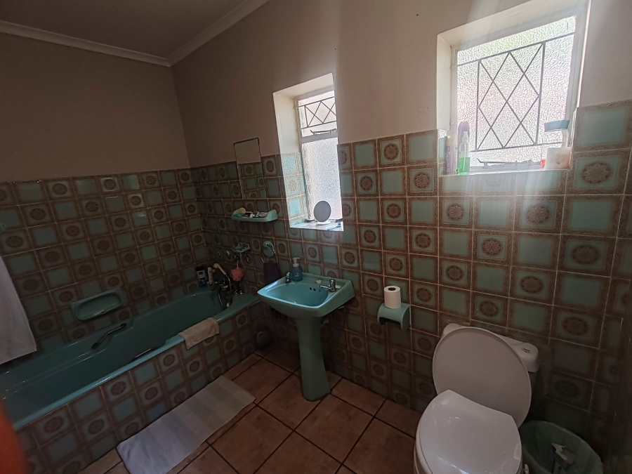 5 Bedroom Property for Sale in Campher Park Eastern Cape